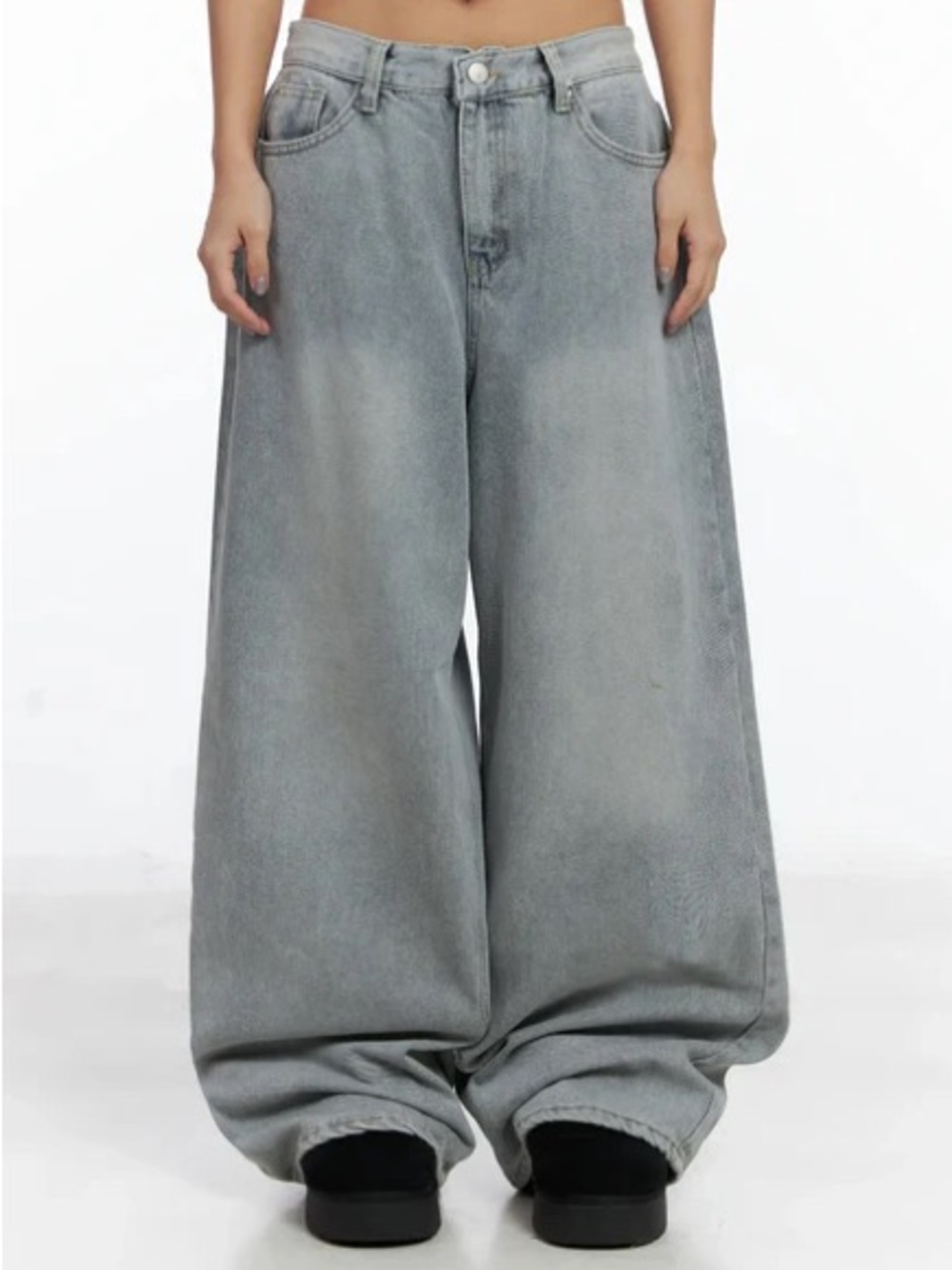 Lewkin RARESOME Avani Low-Rise Baggy Jeans In Medium